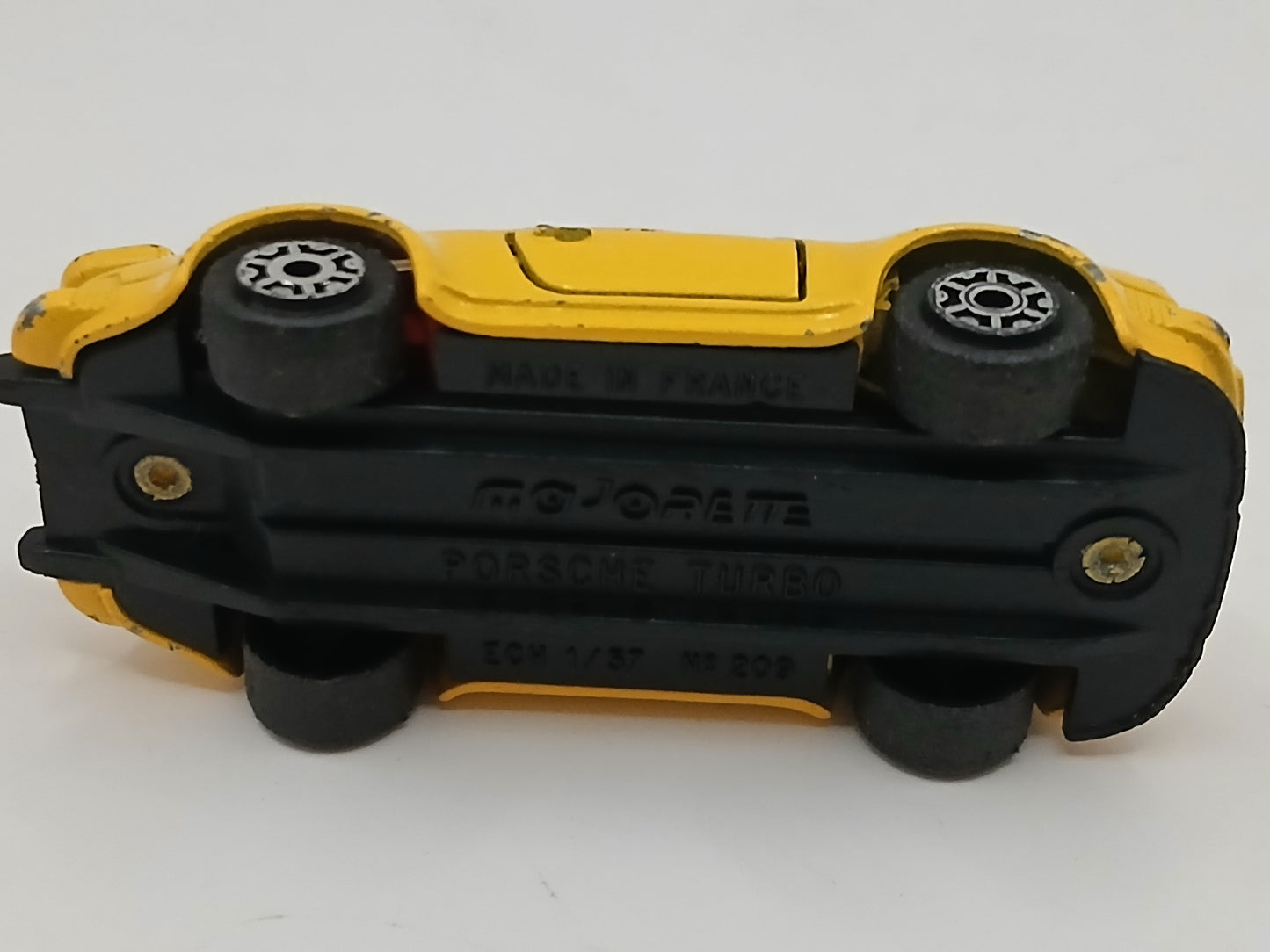 Véhicule Majorette Porche 911 ech 1/57 Porsche 911 Turbo - giallo MAJORETTE - N. 209 - SCALA 1/57 MADE IN FRANCE