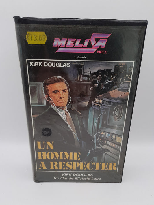 VHS : "Un Homme à Respecter" kirk douglas