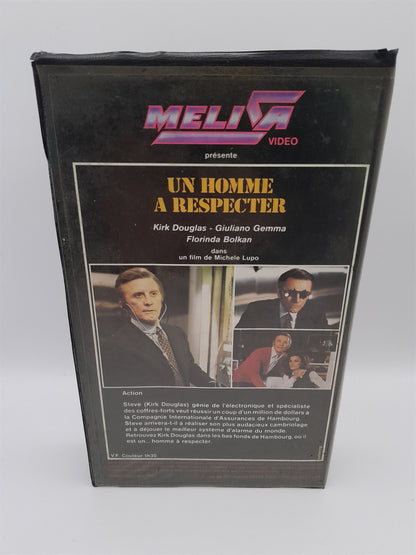 VHS : "Un Homme à Respecter" kirk douglas