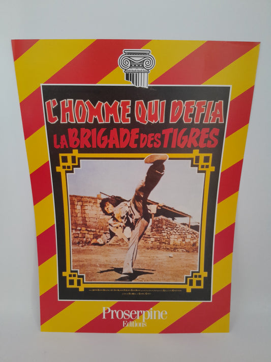 Affiche  / Vidéo club  Film "L'Homme qui défia la brigade des tigres" 29 x 20.5 cm