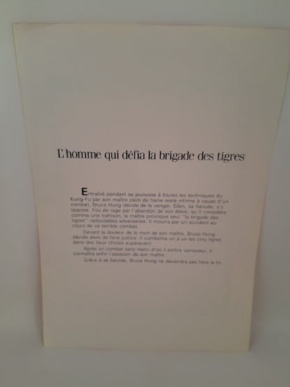 Affiche  / Vidéo club  Film "L'Homme qui défia la brigade des tigres" 29 x 20.5 cm