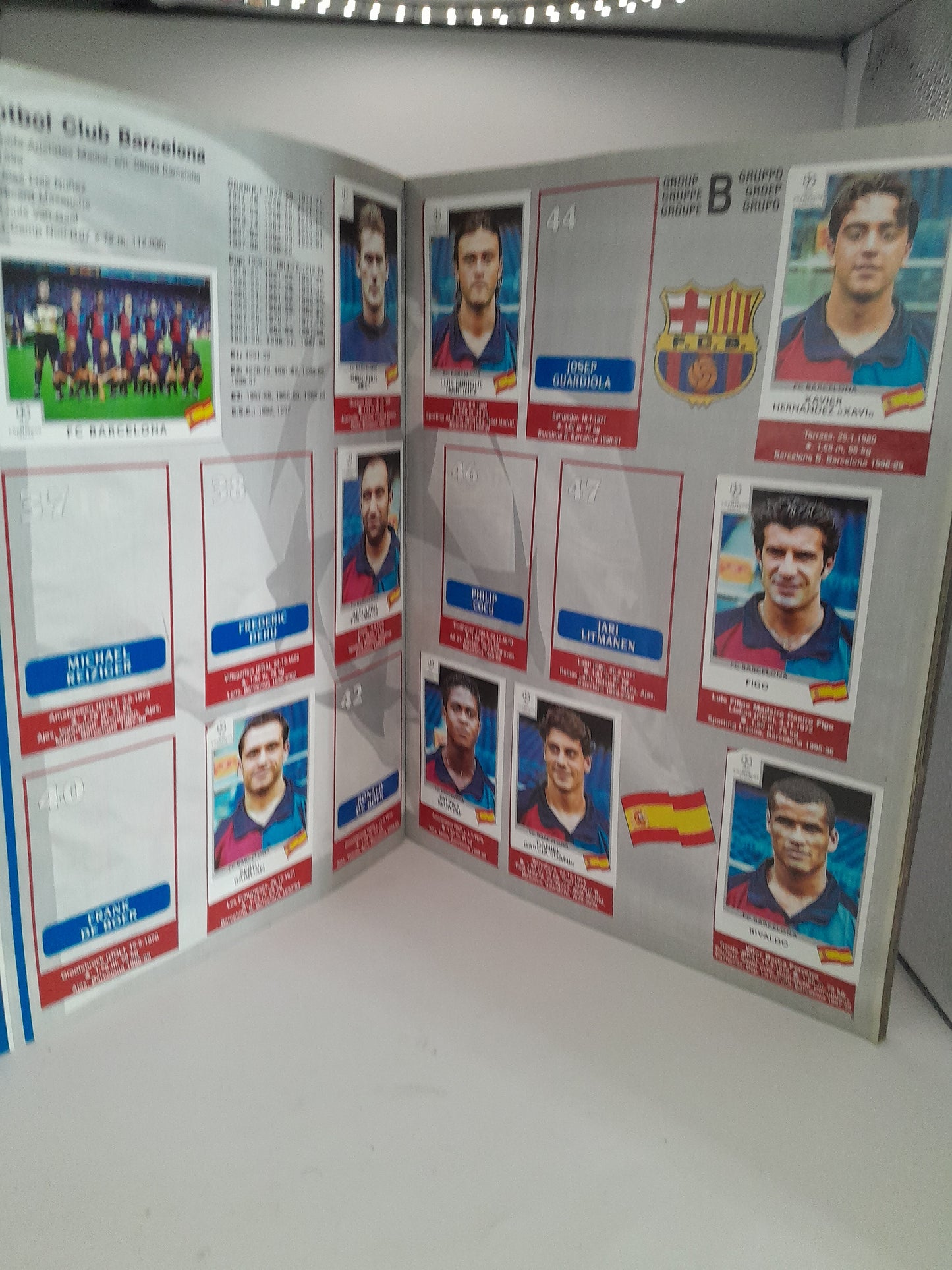 Album Panini UEFA Champions League manque 102 images bon de commande present