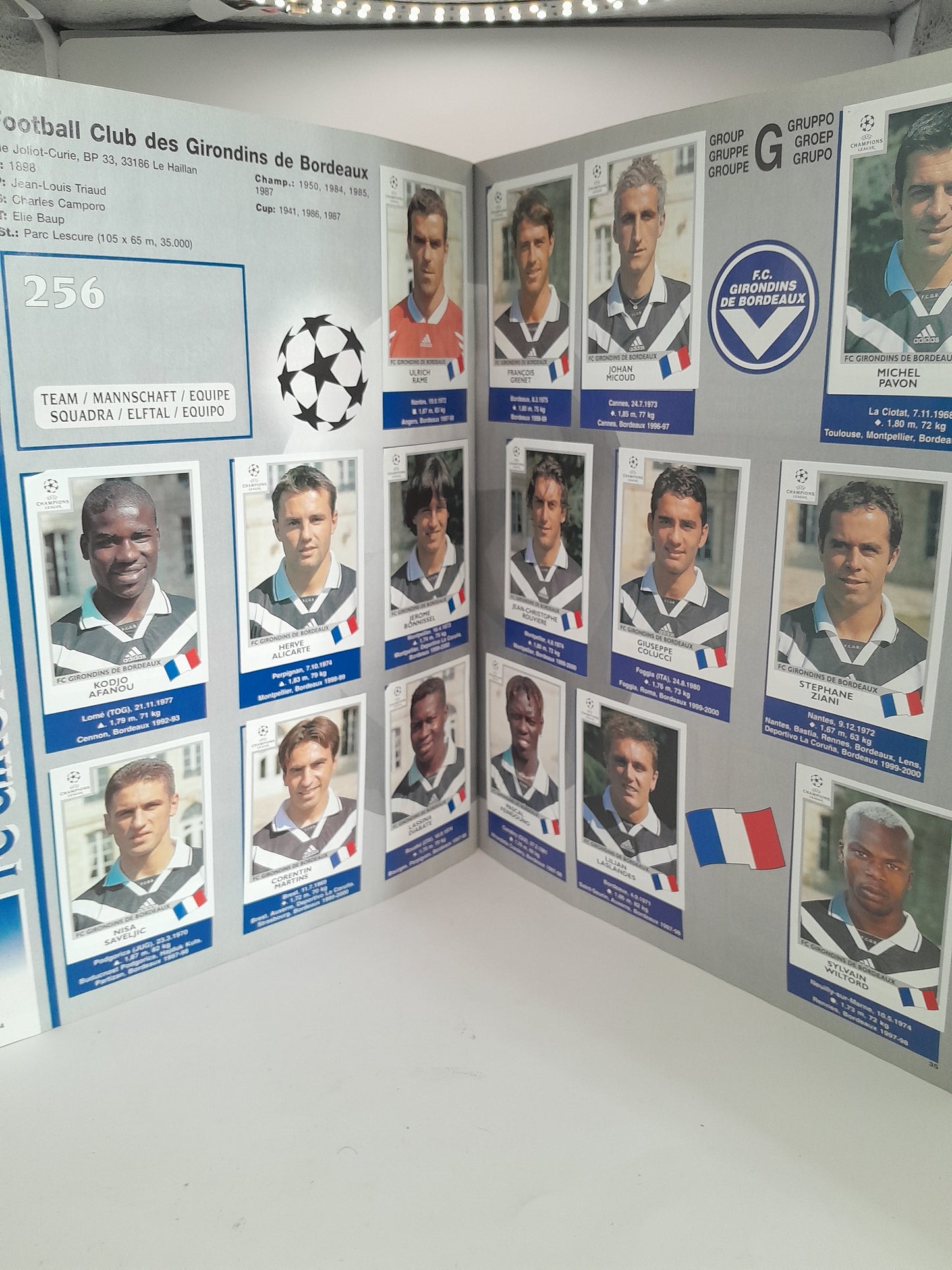 Album Panini UEFA Champions League manque 102 images bon de commande present