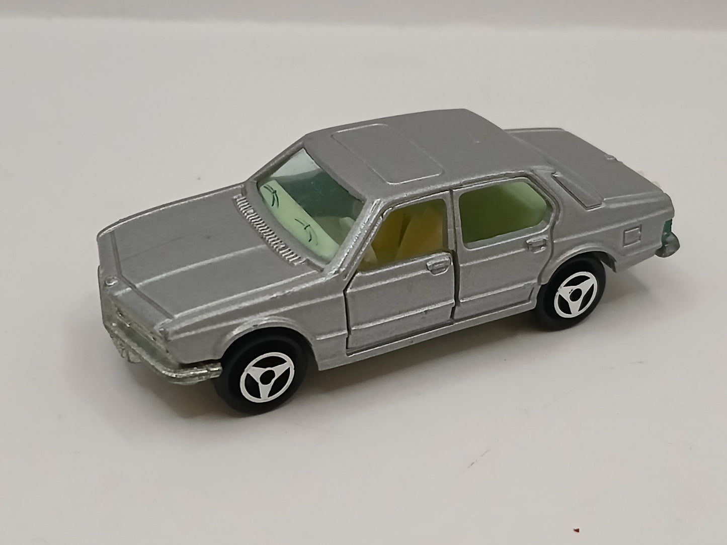 Véhicule Majorette BMW 733 ech 1/60