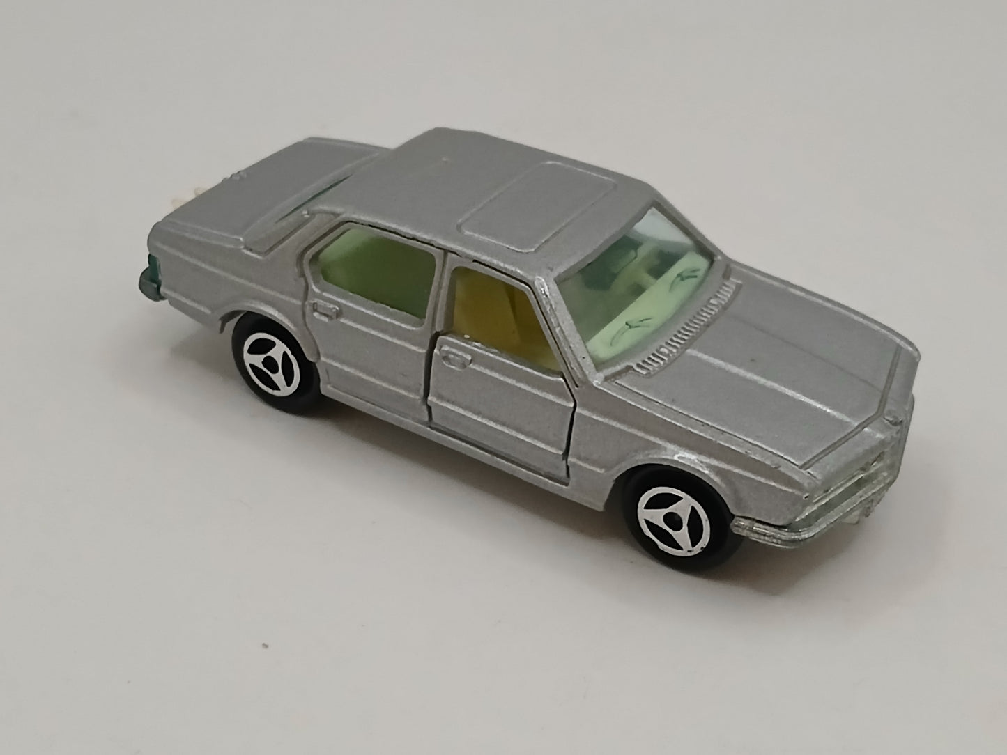 Véhicule Majorette BMW 733 ech 1/60