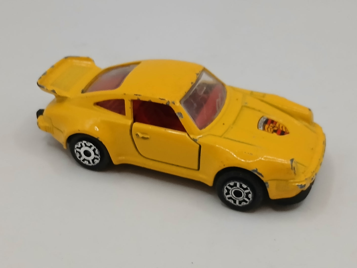 Véhicule Majorette Porche 911 ech 1/57  Porsche  911  Turbo  -  giallo MAJORETTE  -  N.  209  -  SCALA  1/57 MADE  IN  FRANCE